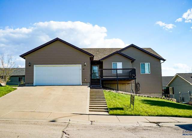 Property at 814 Ridgeview St, Belle Fourche, SD 57717, 4 beds, 2 baths