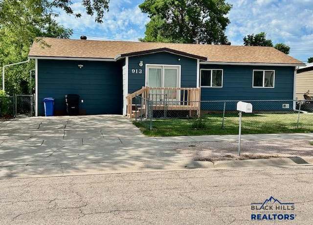 Property at 913 E St Francis St, Rapid City, SD 57701, 3 beds, 1.5 baths