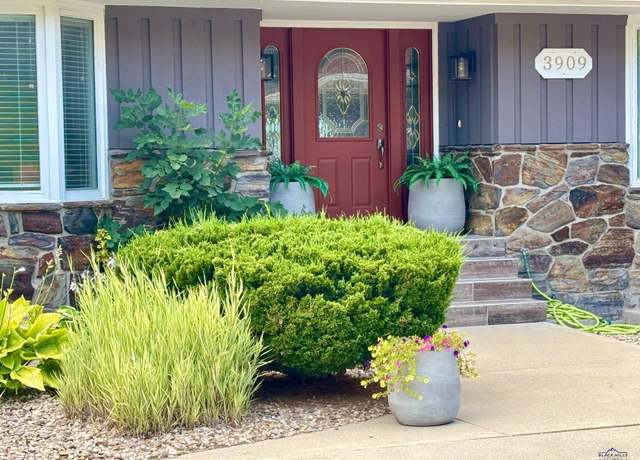 Property at 3909 Ridgemoor Dr, Rapid City, SD 57702, 6 beds, 4.5 baths
