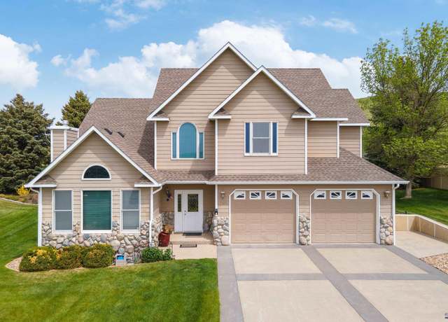 Property at 7725 Country View Pl, Rapid City, SD 57702, 5 beds, 3.5 baths