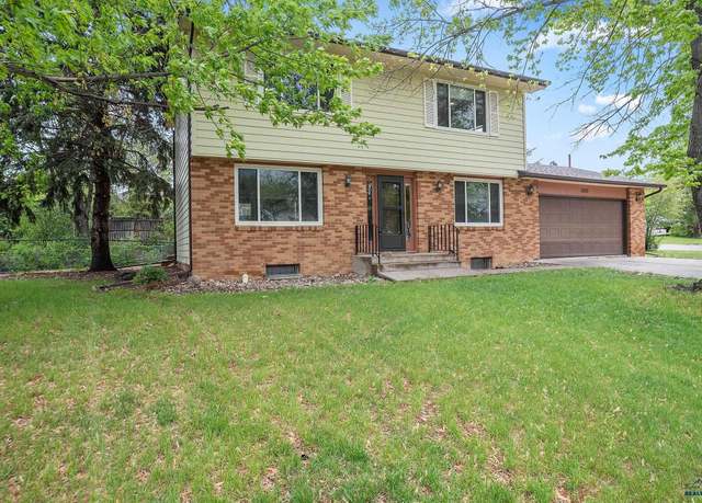 Property at 3520 Arizona St, Rapid City, SD 57701, 4 beds, 2.5 baths