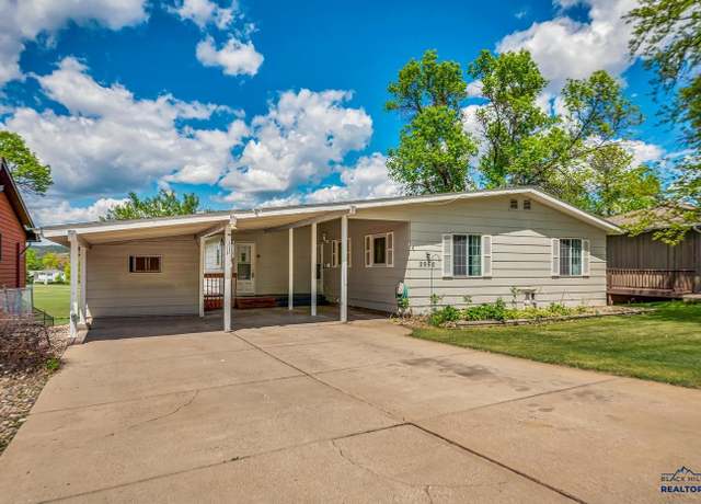Property at 2950 Tomahawk Dr, Rapid City, SD 57702, 5 beds, 3 baths