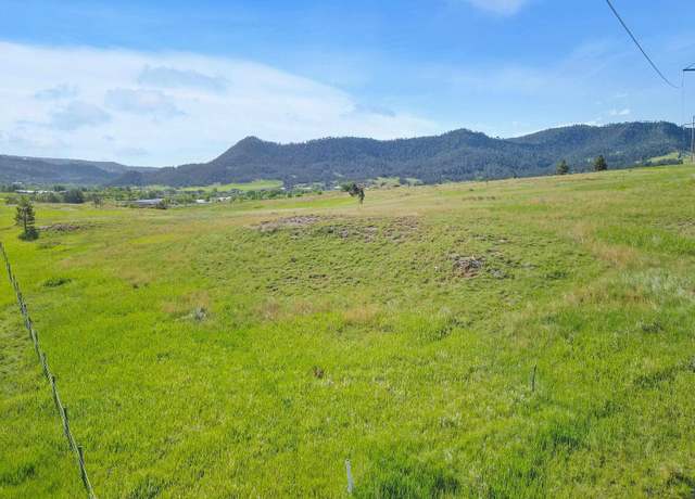 Property at 725 Robins Dr, Hot Springs, SD 57747