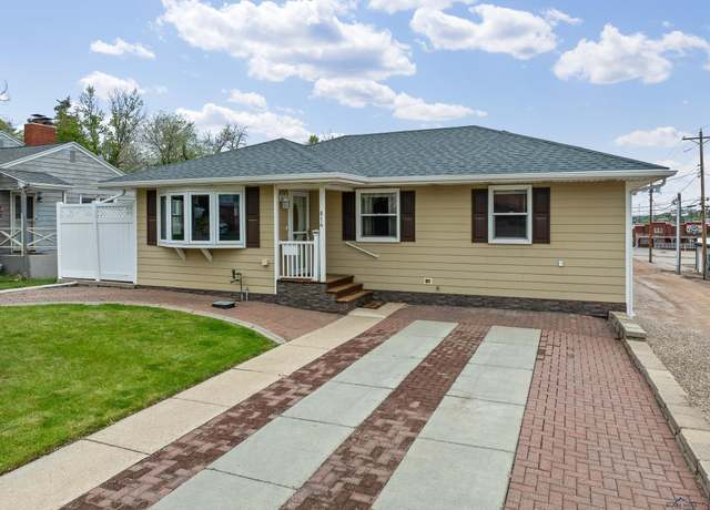 Property at 814 Flormann St, Rapid City, SD 57701, 4 beds, 2 baths