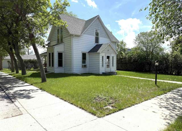 Property at 1401 Baltimore Ave, Hot Springs, SD 57747, 3 beds, 2 baths