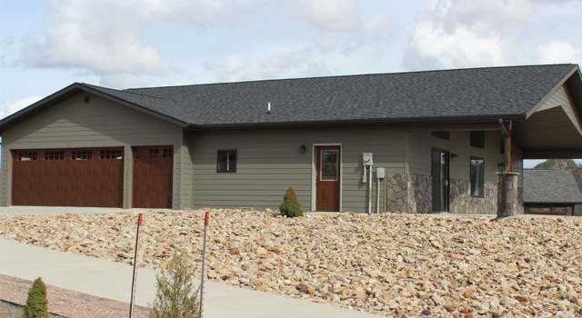 Photo of 307 Meadowlark Dr, Hot Springs, SD 57747