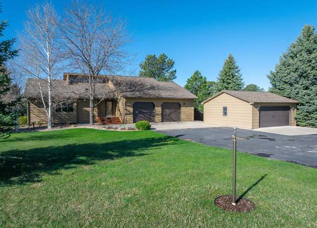 Property at 1215 Kings Rd, Rapid City, SD 57702, 4 beds, 3.5 baths