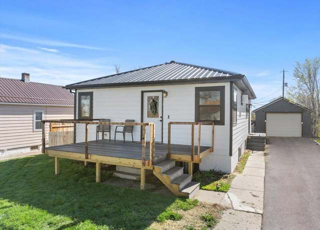 Property at 1109 12th Ave, Belle Fourche, SD 57717, 2 beds, 1.5 baths
