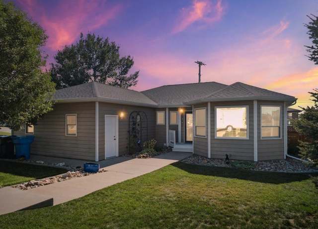 Property at 1938 8th Ave, Belle Fourche, SD 57717, 5 beds, 3 baths