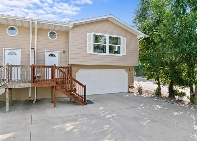 Property at 318 Summit St, Belle Fourche, SD 57717, 3 beds, 2 baths