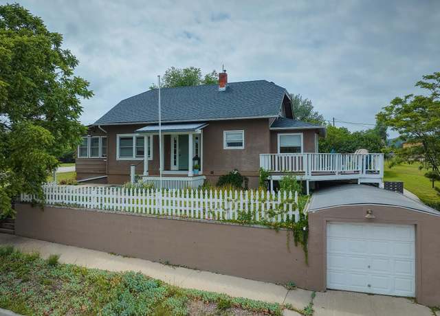 Property at 1438 Albany Ave, Hot Springs, SD 57747, 4 beds, 2 baths