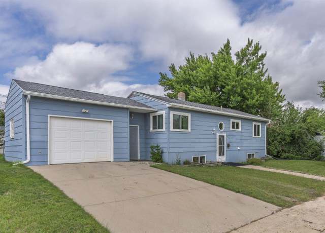 Property at 1814 12th Ave, Belle Fourche, SD 57717, 3 beds, 2 baths