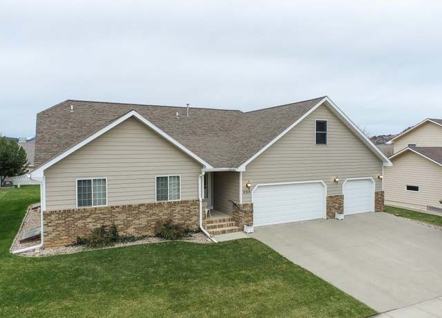 Property at 509 Maple Dr, Spearfish, SD 57783, 4 beds, 3 baths