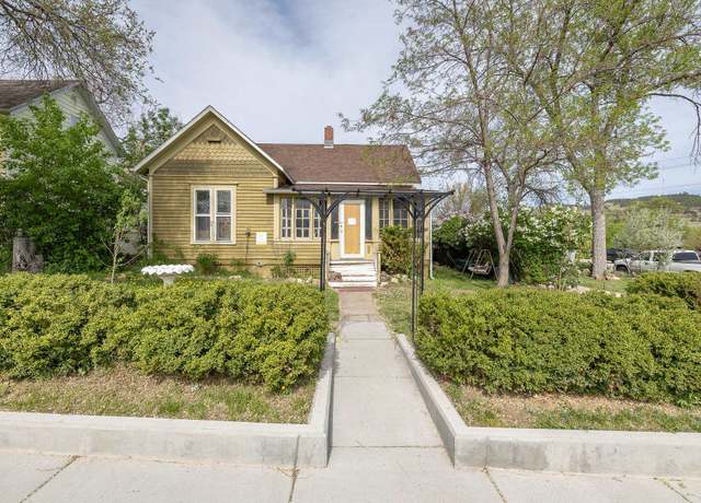 Property at 703 12th St, Rapid City, SD 57701, 3 beds, 3.5 baths