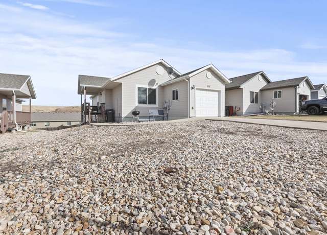 Property at 910 Heritage Dr, Spearfish, SD 57783, 4 beds, 2 baths