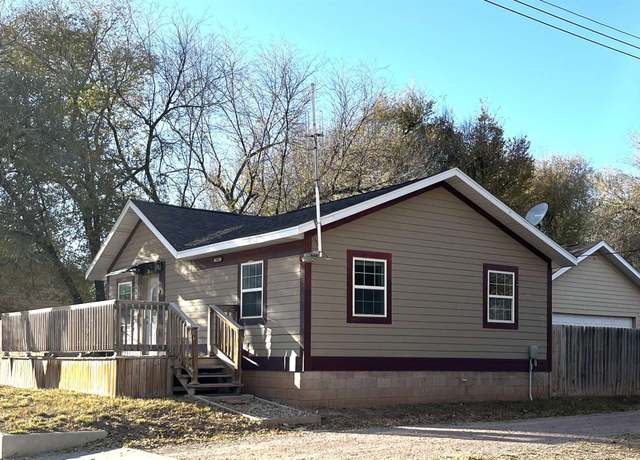 Property at 740 Indianapolis Ave, Hot Springs, SD 57747, 3 beds, 2 baths