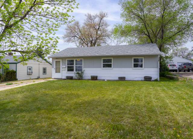 Property at 433 E Indiana St, Rapid City, SD 57701, 3 beds, 1 bath