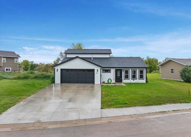 Property at 1430 Dacar St, Belle Fourche, SD 57717, 3 beds, 2.5 baths