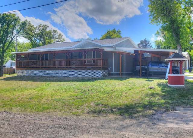 Property at 102 10th Ave, Belle Fourche, SD 57717, 4 beds, 1 bath