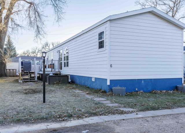 Property at 923 10th Ave, Belle Fourche, SD 57717, 3 beds, 2 baths