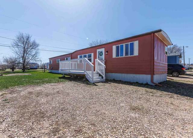 Property at 907 Ziebach St, Belle Fourche, SD 57717, 2 beds, 1.5 baths
