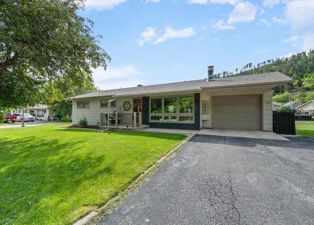 Property at 10 Crescent Dr, Deadwood, SD 57732, 2 beds, 2 baths