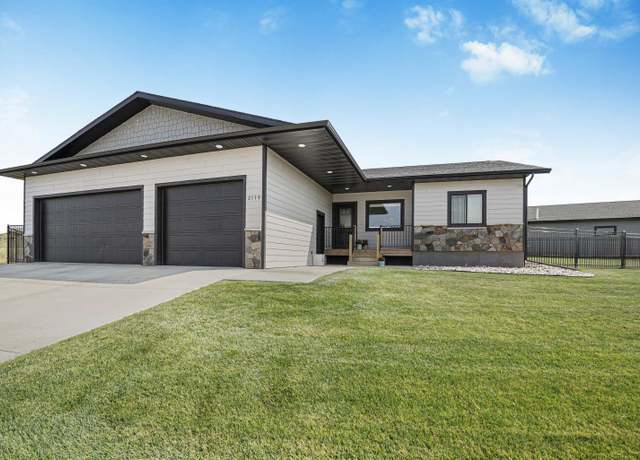 Property at 2119 Arrowhead Cir, Spearfish, SD 57783, 3 beds, 2 baths