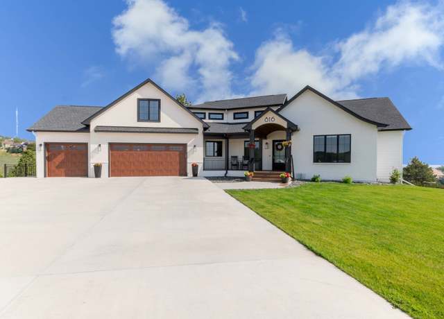 Property at 816 W Minnesota St, Rapid City, SD 57701, 4 beds, 4 baths