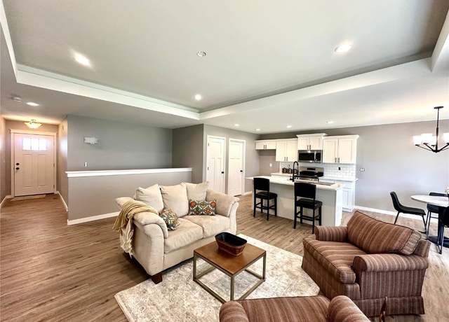 Property at 914 Juneberry Dr, Palo, IA 52324, 2 beds, 2 baths