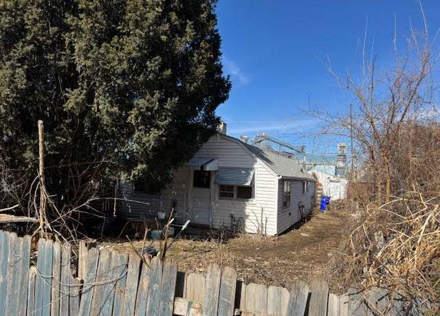 Property at 1116 15th Ave SW, Cedar Rapids, IA 52404, 2 beds, 1 bath