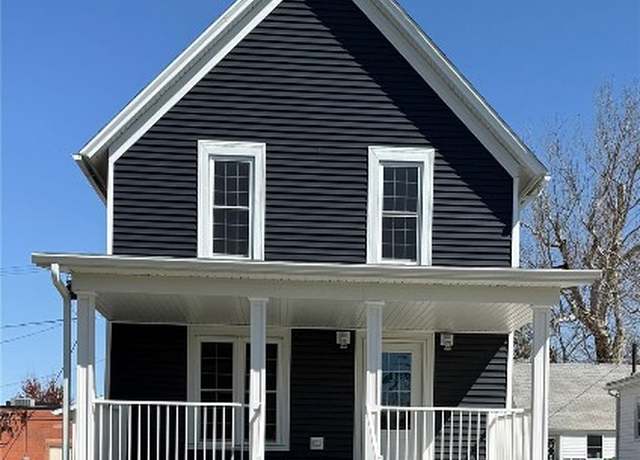 Property at 305 E 5th St, Vinton, IA 52349, 3 beds, 2 baths