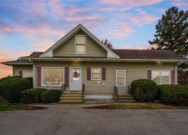 Property at 1601 W 5th St, Vinton, IA 52349, 4 beds, 2 baths
