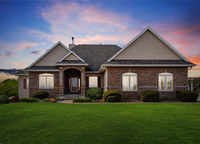 Property at 1076 Knapp Rd, Cedar Rapids, IA 52403, 5 beds, 3.5 baths