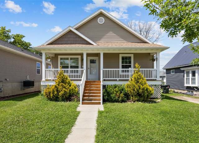 Property at 1226 N St SW, Cedar Rapids, IA 52404, 3 beds, 2 baths