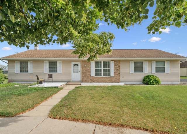 Property at 6664 Sand Ct SW, Cedar Rapids, IA 52404, 4 beds, 2.5 baths