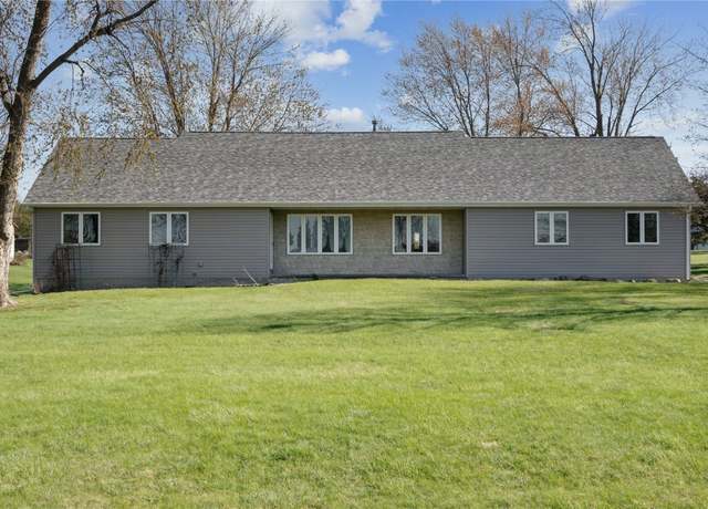 Property at 6405 Hillcrest Rd, Cedar Rapids, IA 52404, 4 beds, 3.5 baths