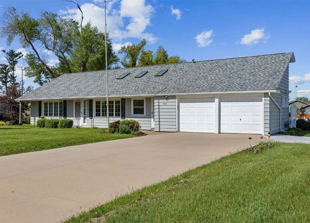 Property at 4324 C Ave NE, Cedar Rapids, IA 52402, 3 beds, 2.5 baths