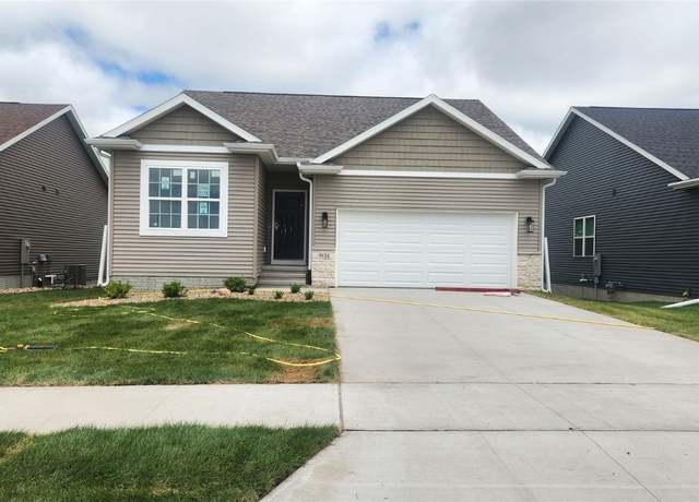 Property at 9124 Grand Oaks Dr NE, Cedar Rapids, IA 52402, 3 beds, 2 baths
