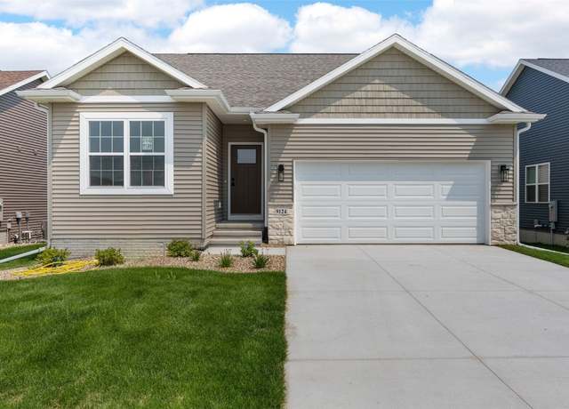 Property at 9124 Grand Oaks Dr NE, Cedar Rapids, IA 52402, 3 beds, 2 baths