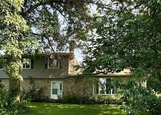 Property at 540 E Southview Rd, Fairfax, IA 52228, 4 beds, 2.5 baths
