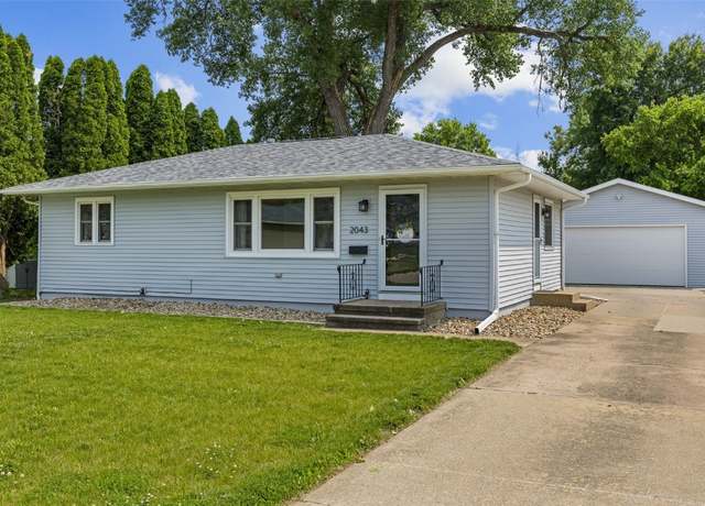 Property at 2043 Brookland Dr NE, Cedar Rapids, IA 52402, 3 beds, 2 baths