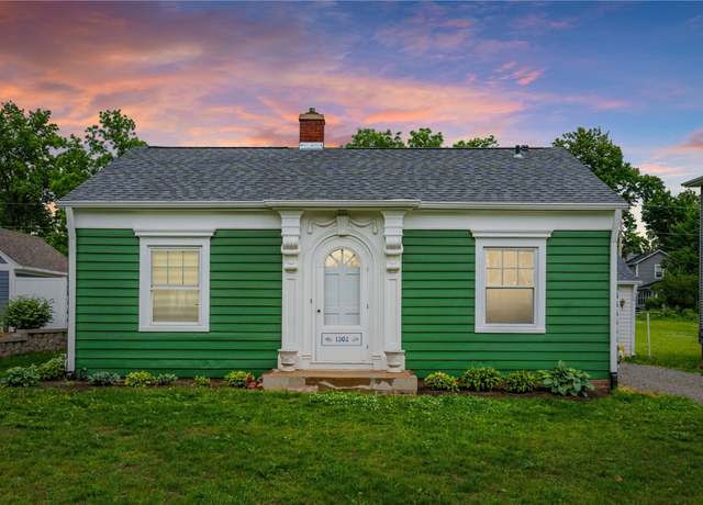 Property at 1302 Maplewood Dr NE, Cedar Rapids, IA 52402, 2 beds, 1 bath