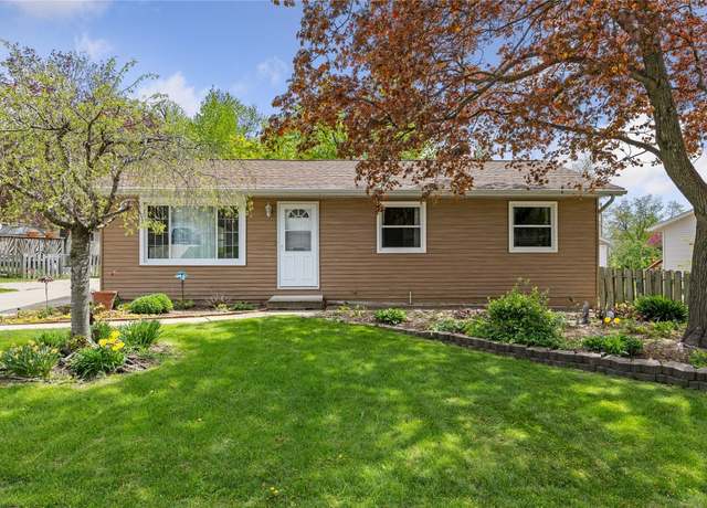 Property at 1721 Woodside Ct NW, Cedar Rapids, IA 52405, 3 beds, 1.5 baths