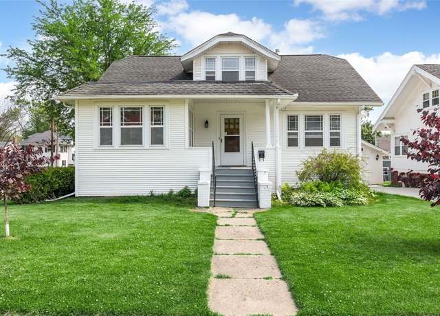 Property at 2251 Bever Ave SE, Cedar Rapids, IA 52403, 3 beds, 2 baths