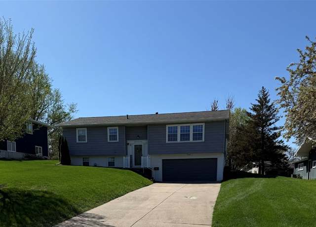 Property at 122 Scenic Dr, Vinton, IA 52349, 3 beds, 1.5 baths