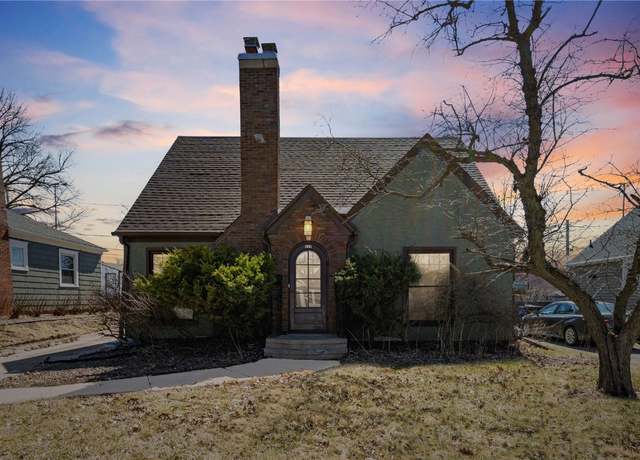 Property at 217 23rd St Dr, Cedar Rapids, IA 52403, 3 beds, 2.5 baths