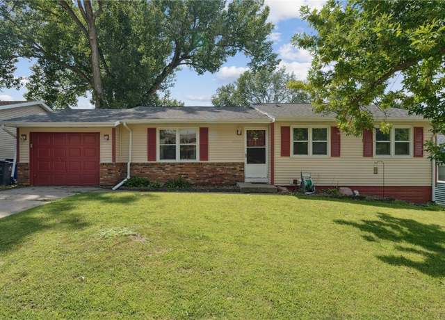 Property at 4201 Vine Ave SE, Cedar Rapids, IA 52403, 3 beds, 3 baths
