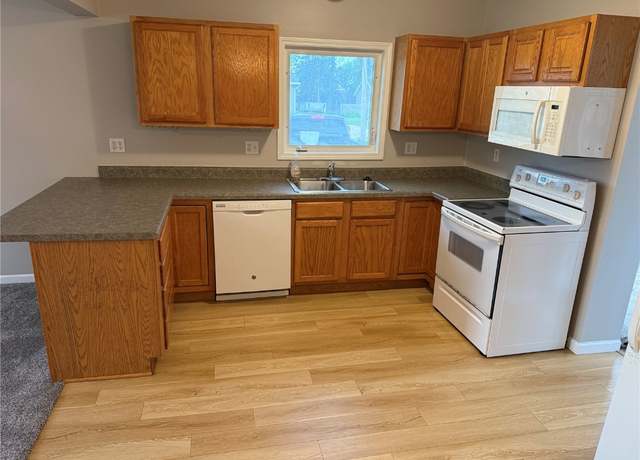 Property at 1101 Elmhurst Dr NE, Cedar Rapids, IA 52402, 3 beds, 1 bath