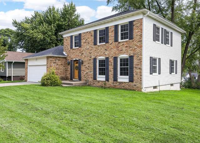 Property at 221 Brentwood Dr NE, Cedar Rapids, IA 52402, 4 beds, 2.5 baths