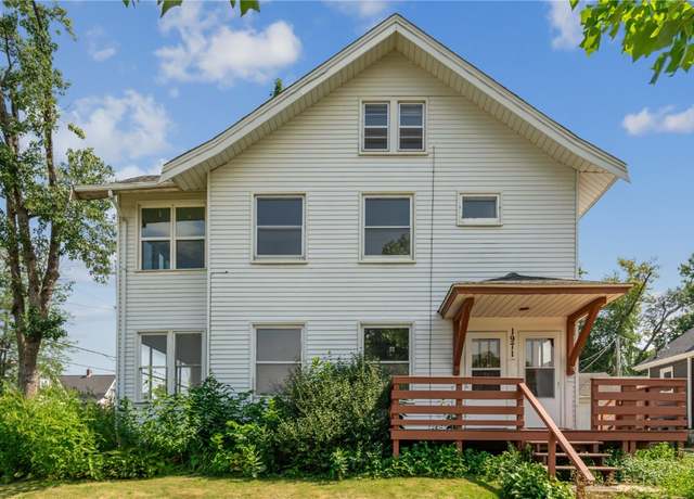 Property at 1971 B Ave NE, Cedar Rapids, IA 52402, 5 beds, 2 baths